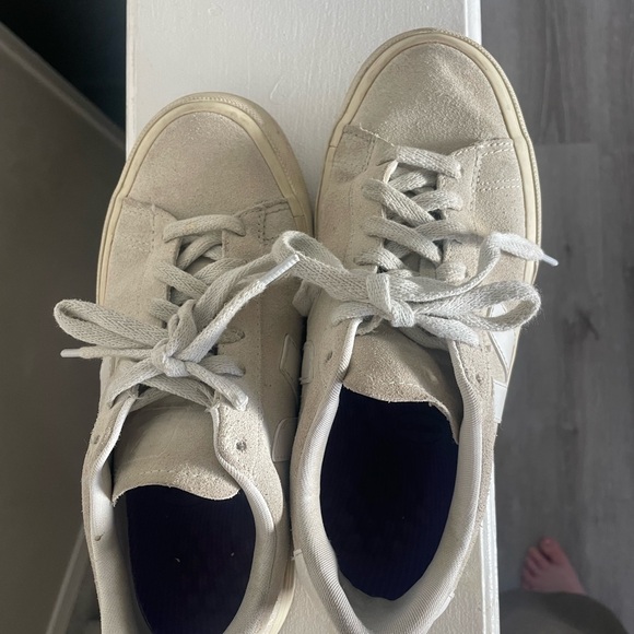 Veja Off-White Casual Sneakers with Dr. Scholl’s Inserts - Picture 5 of 7